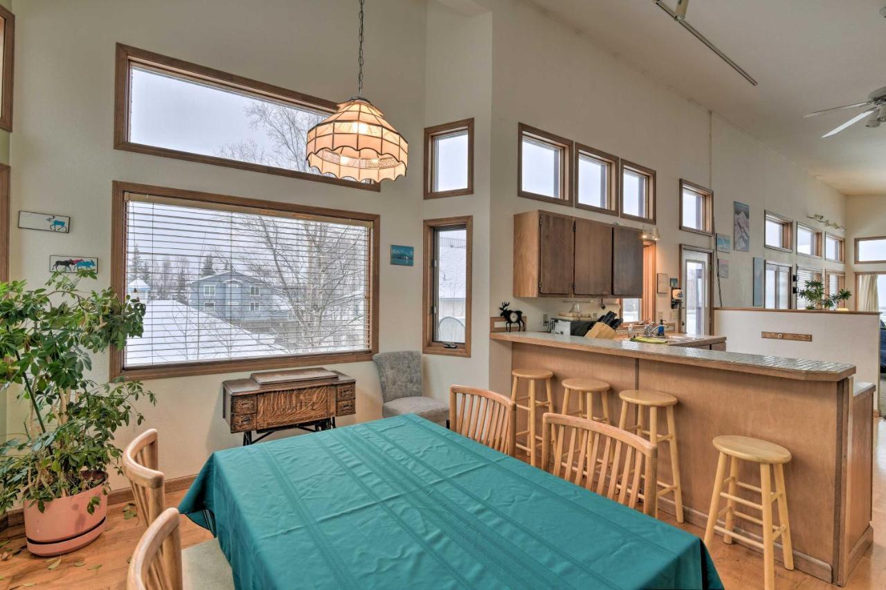 Spacious Family Home With Deck And Million-Dollar View Анкоридж Экстерьер фото